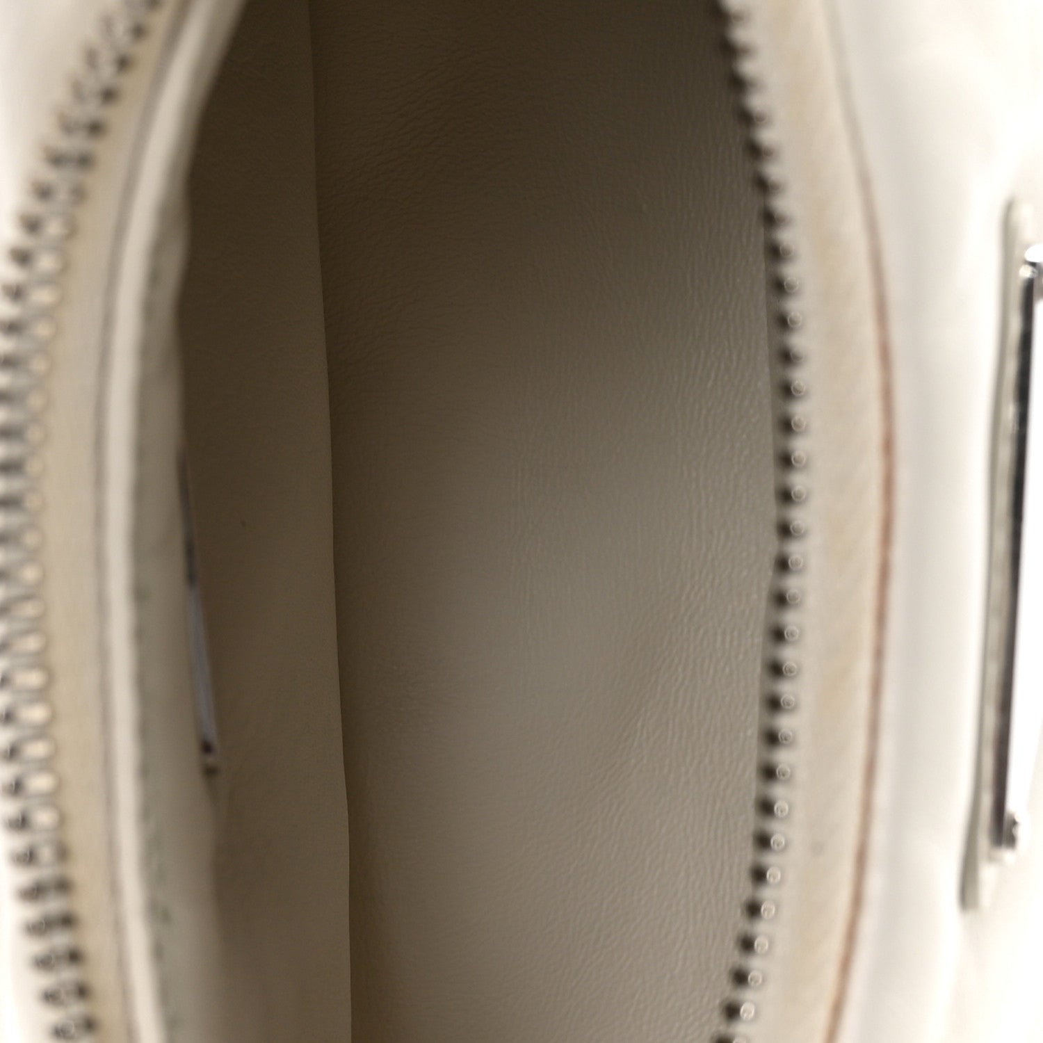 Nappa Soft Padded Re-Edition 2005 Shoulder Bag White