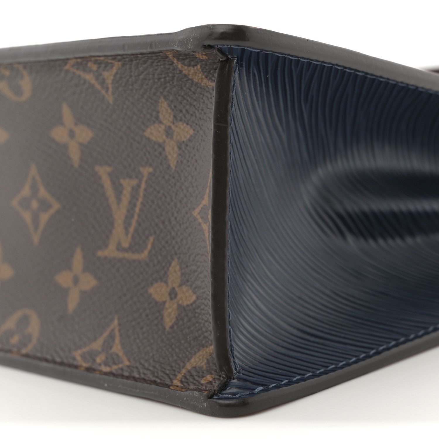 Vernis Epi Monogram Spring Street Scarlet