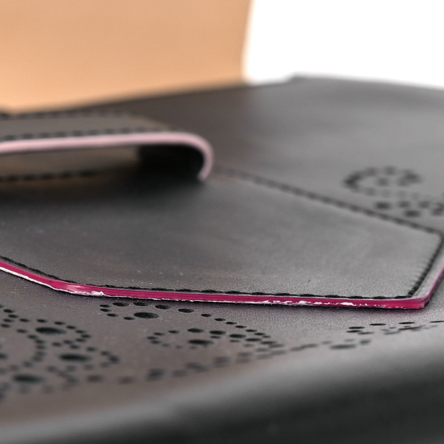 Box Calfskin Perforated Paisley Presse Clutch Black