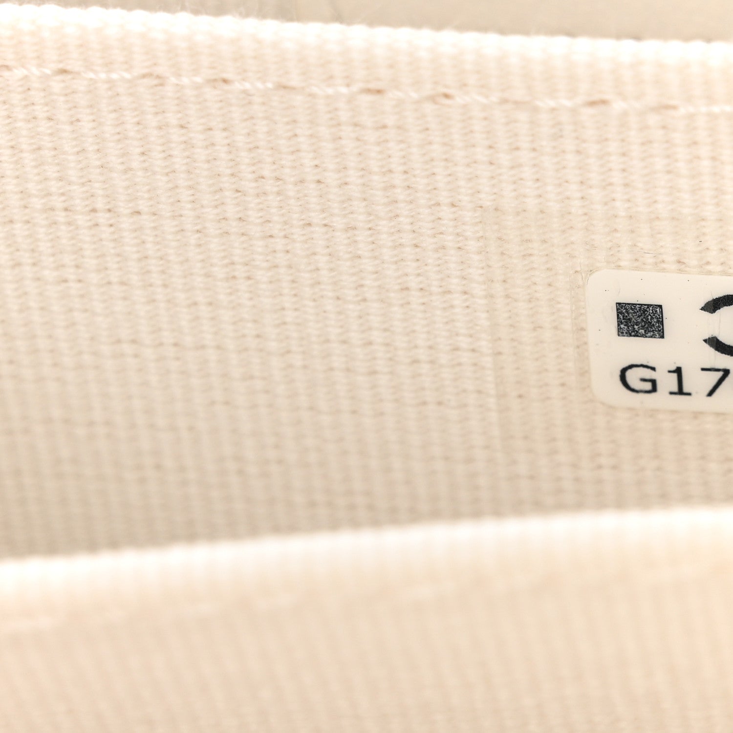 Tweed Quilted Bow Flap Card Holder On Chain White