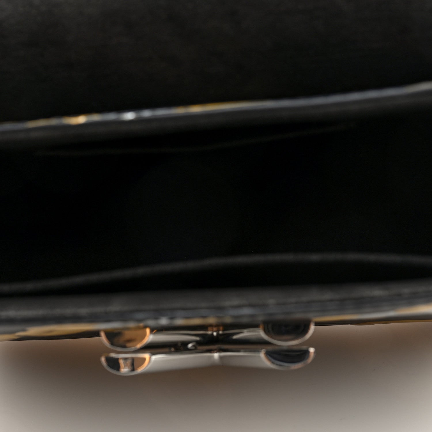 Epi Chain Flower Twist Shoulder Bag MM Black