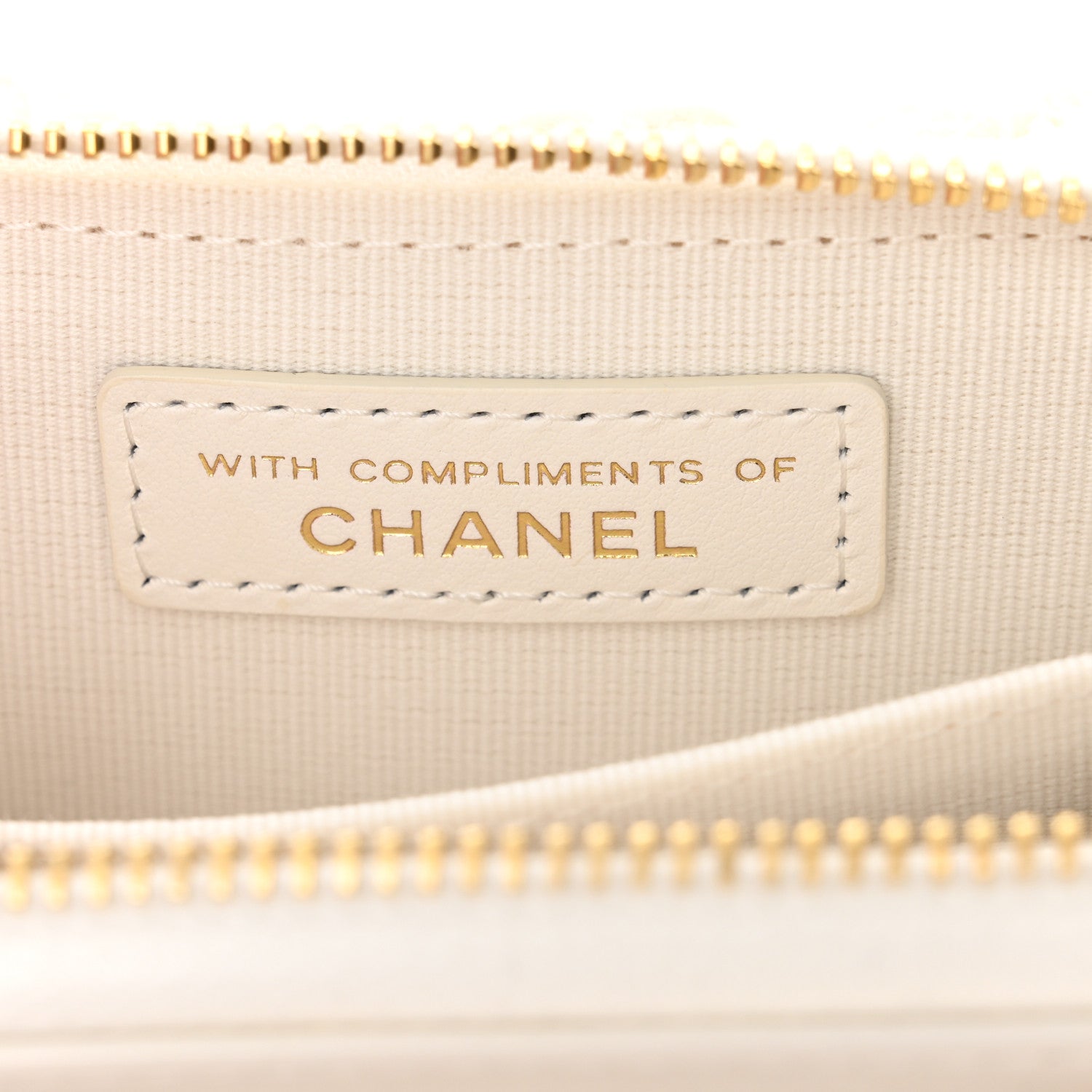 Tweed Quilted Bow Flap Card Holder On Chain White