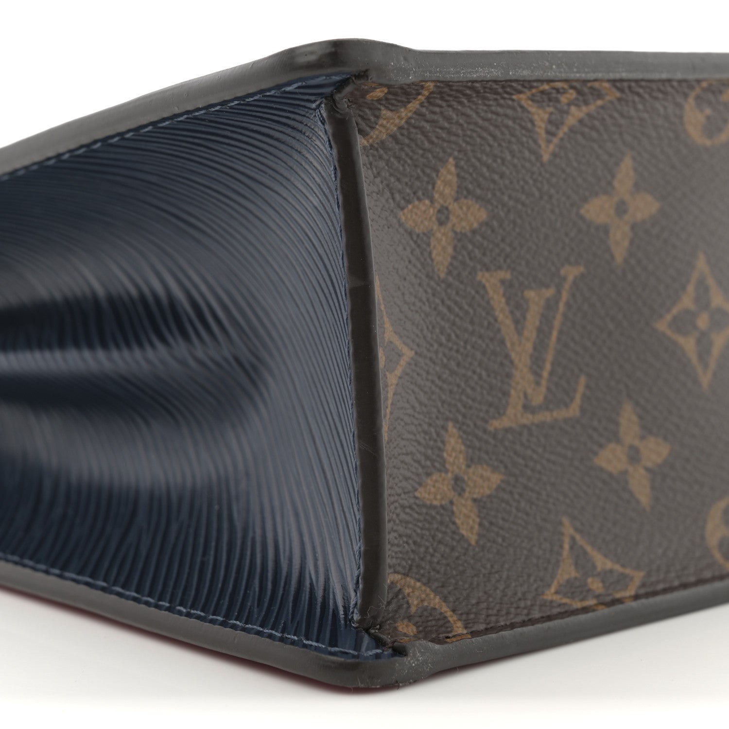 Vernis Epi Monogram Spring Street Scarlet