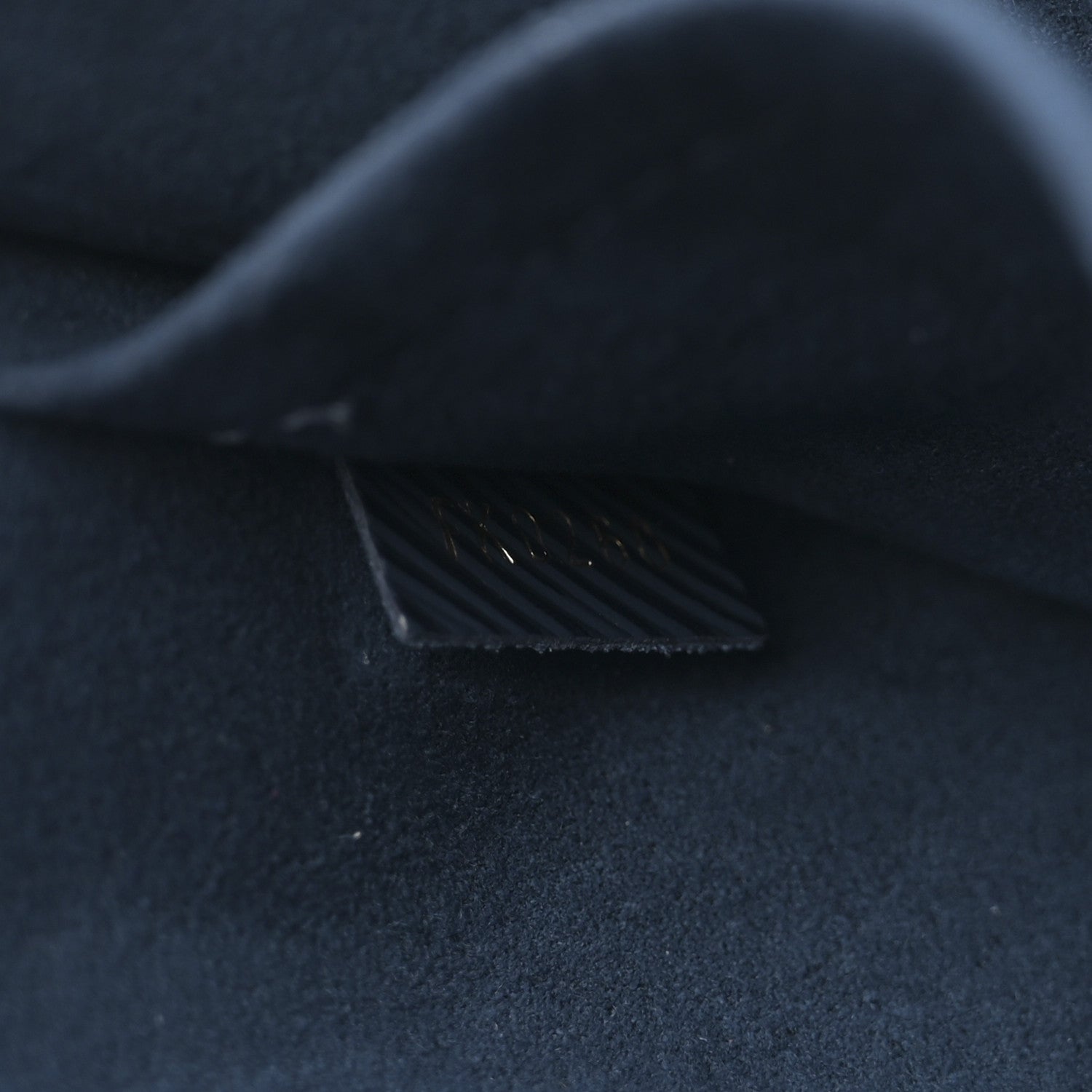 Vernis Epi Monogram Spring Street Scarlet