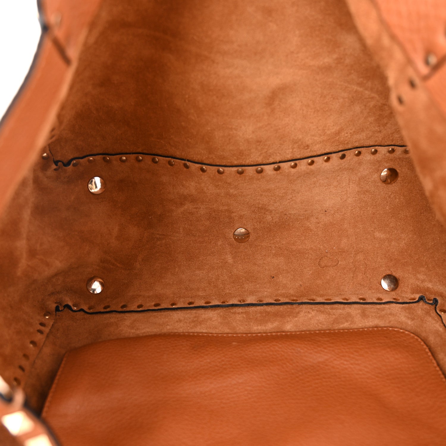 Pebbled Calfskin Medium Rockstud Tote Light Cuir