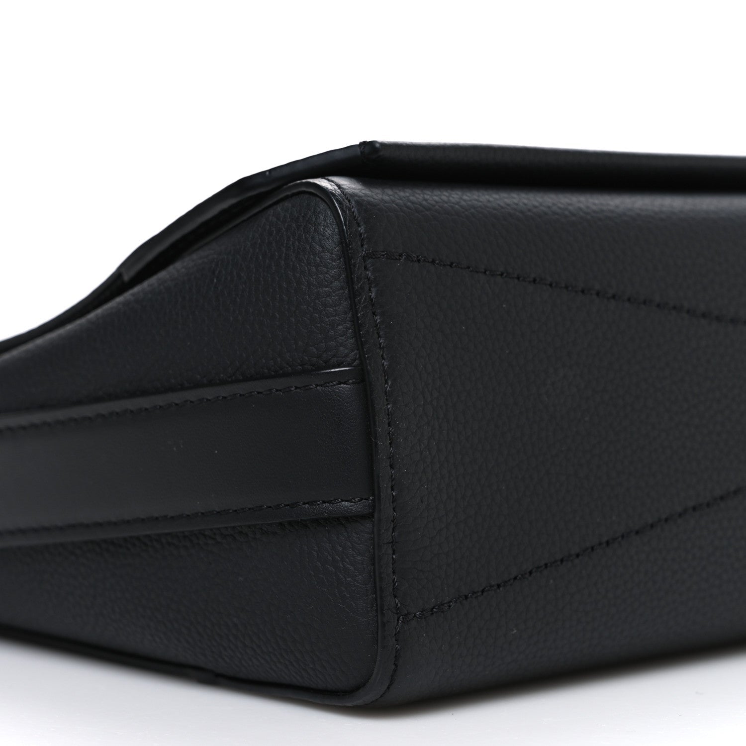 Calfskin Aerogram Messenger Black