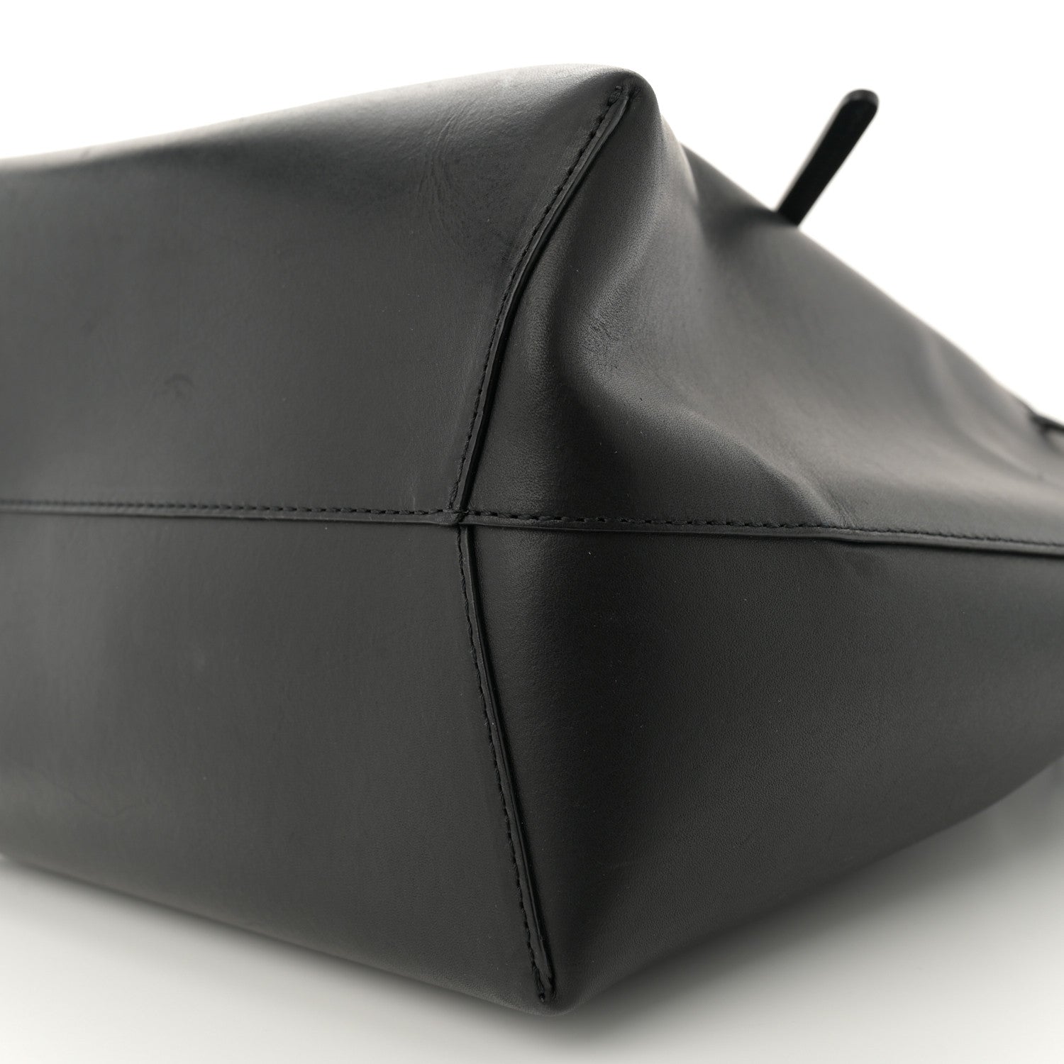 Vegetable Tanned Calfskin Bucket Bag Black Flamma