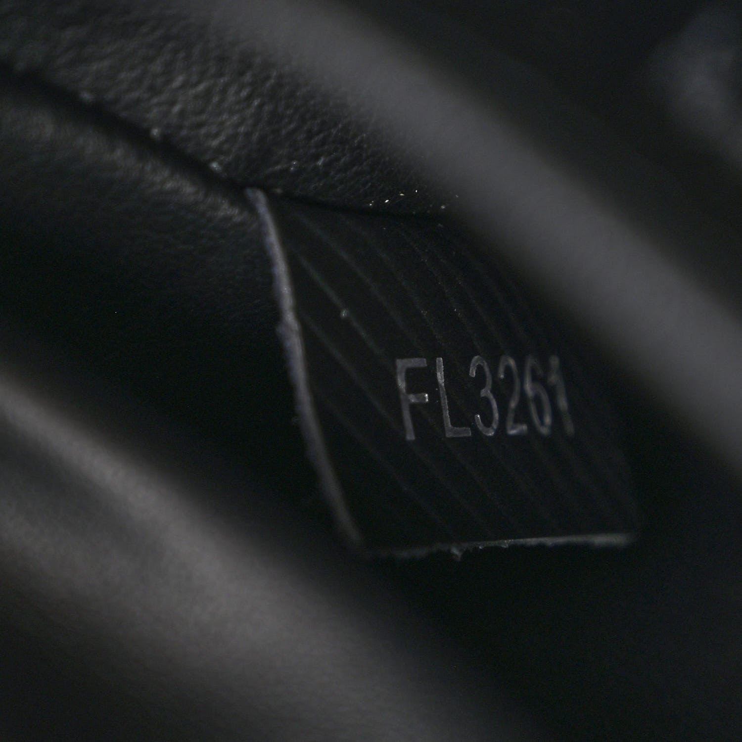 Epi Twist Shoulder Bag MM Black