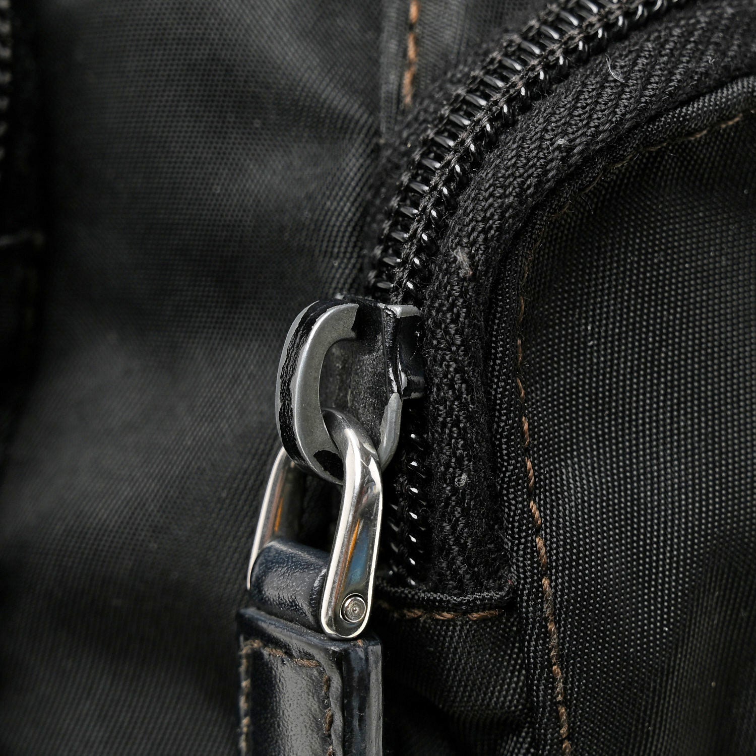 Tessuto Nylon Saffiano Small Vela Messenger Black