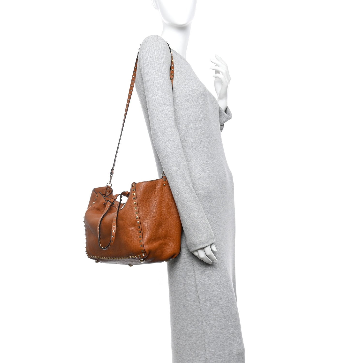 Pebbled Calfskin Medium Rockstud Tote Light Cuir