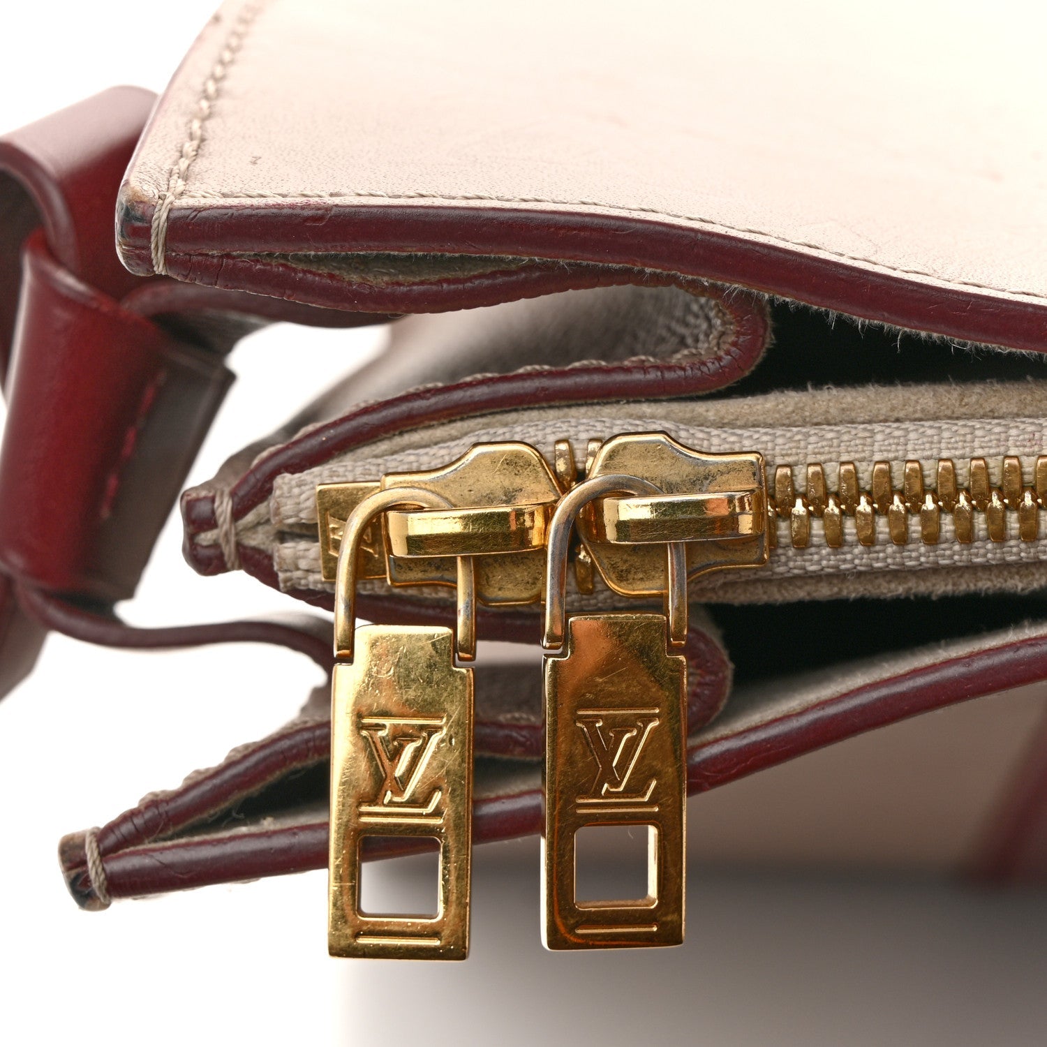 Monogram Cuir Plume Very Tote MM Mastic Raisin