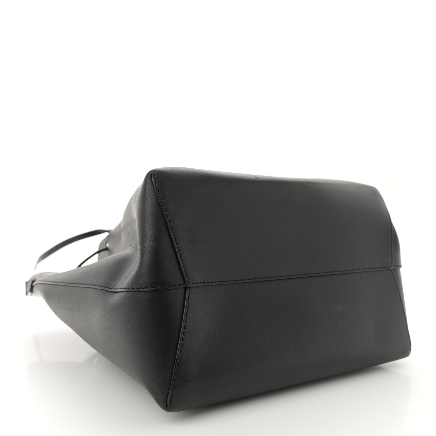 Vegetable Tanned Calfskin Bucket Bag Black Flamma