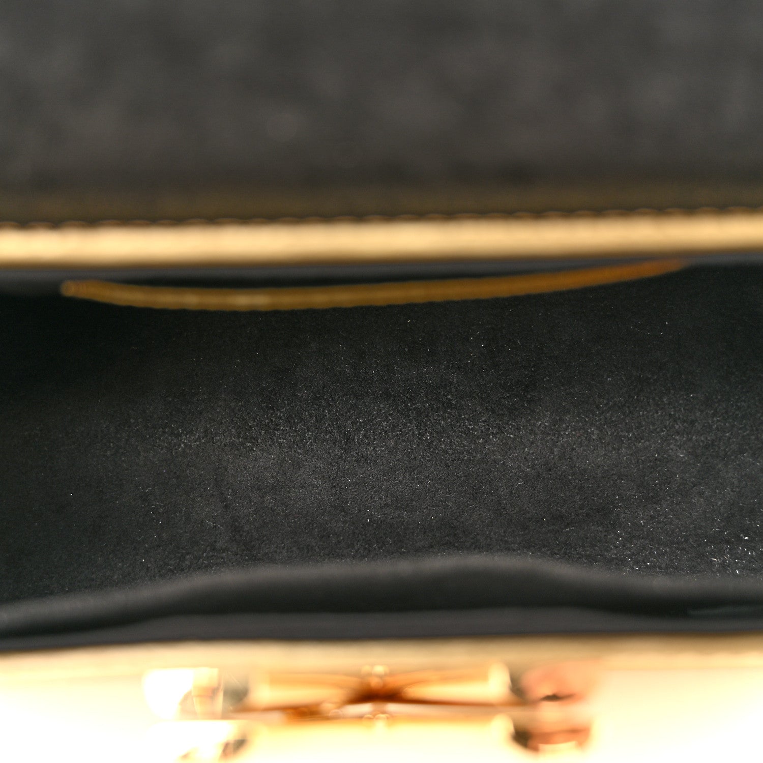 Epi Twist Shoulder Bag PM Gold