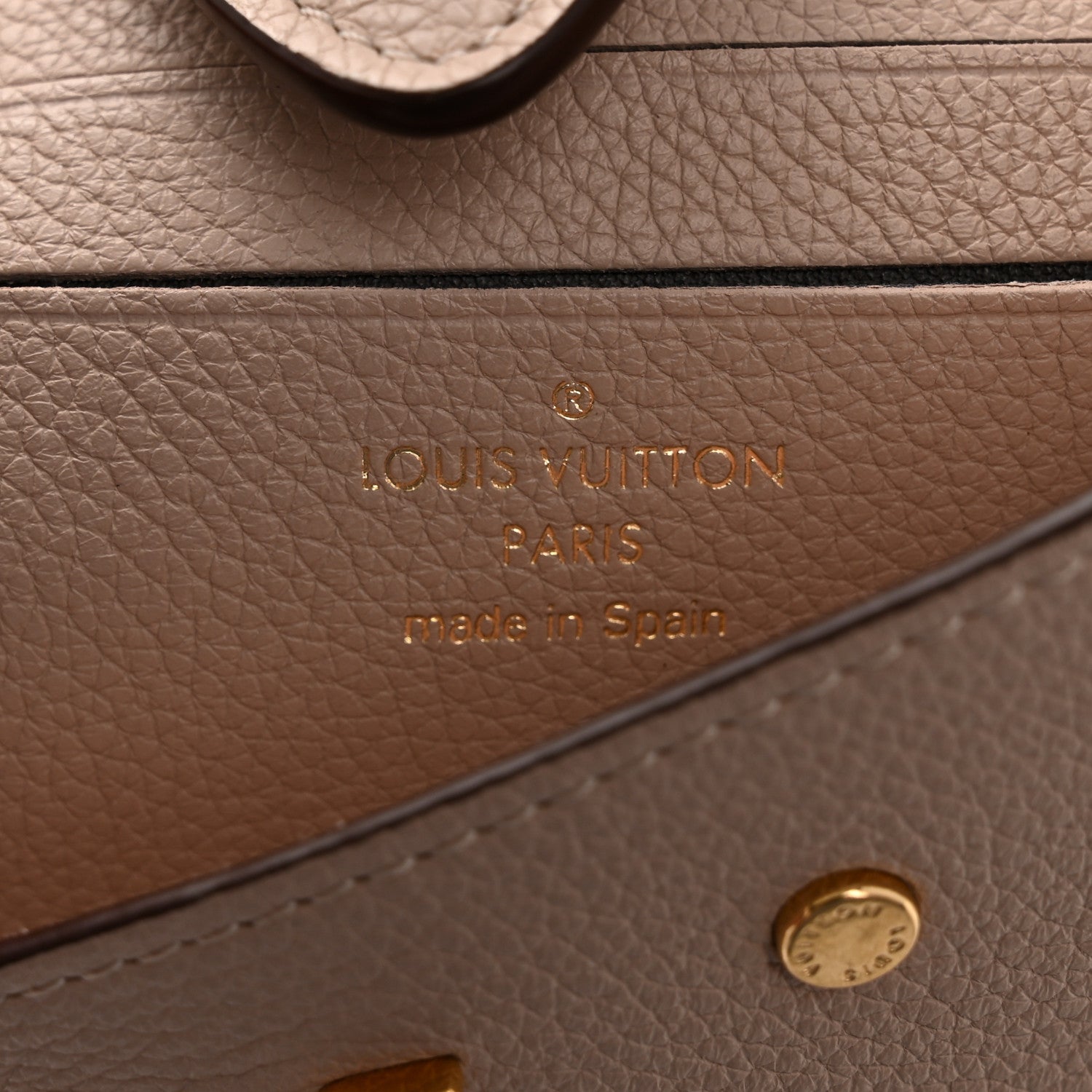 Calfskin Nano Lockme Bucket Greige