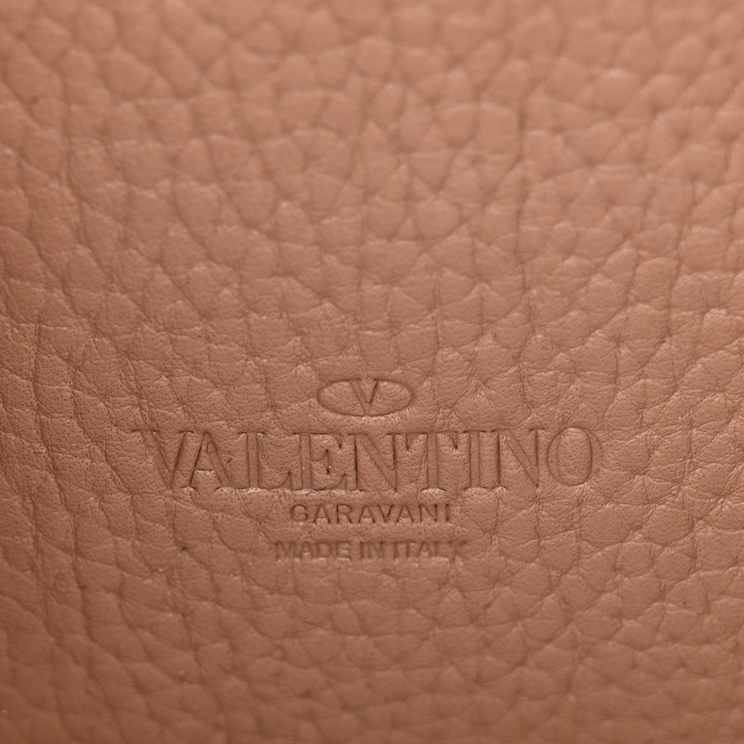 Pebbled Calfskin Medium Rockstud Flip Lock Crossbody Bag Poudre