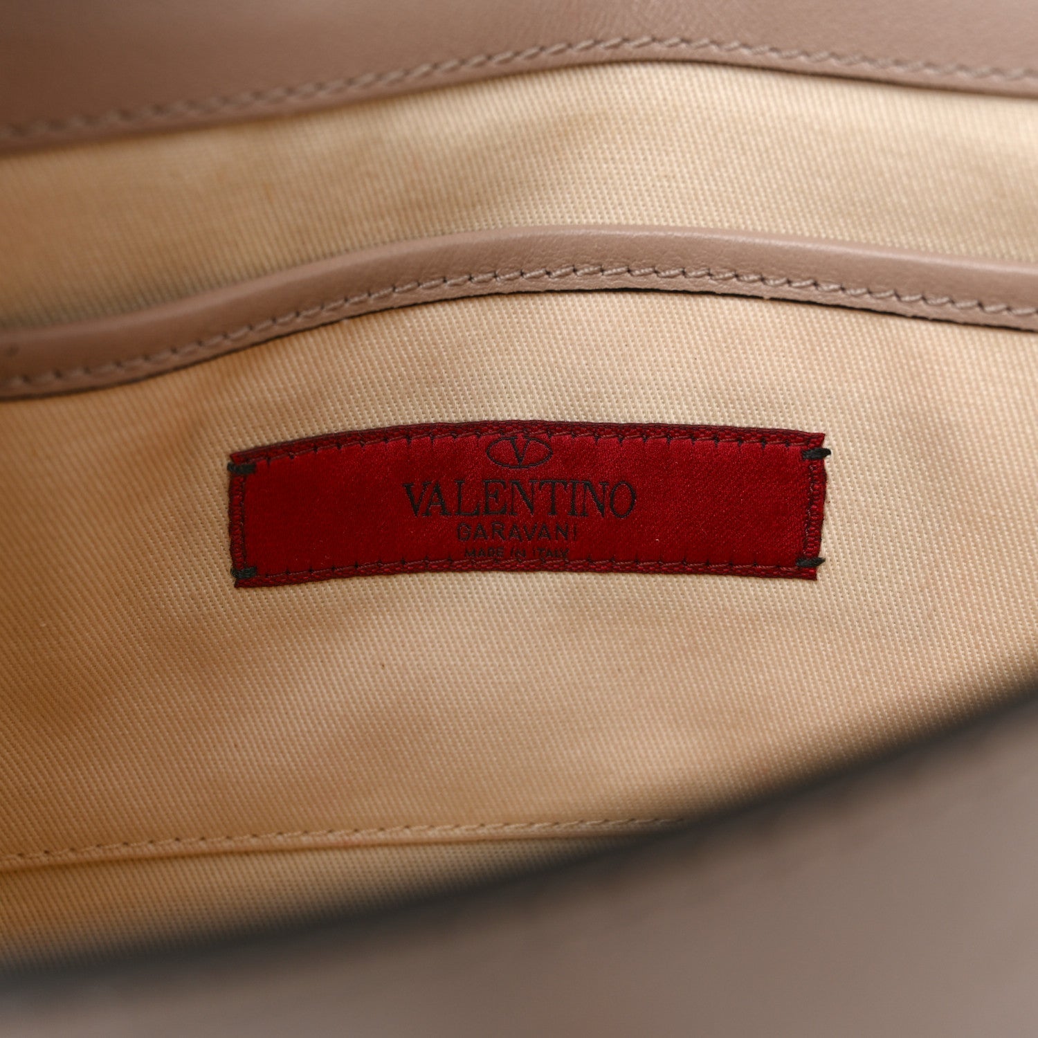 Vitello Medium Rockstud Flip Lock Crossbody Bag Poudre