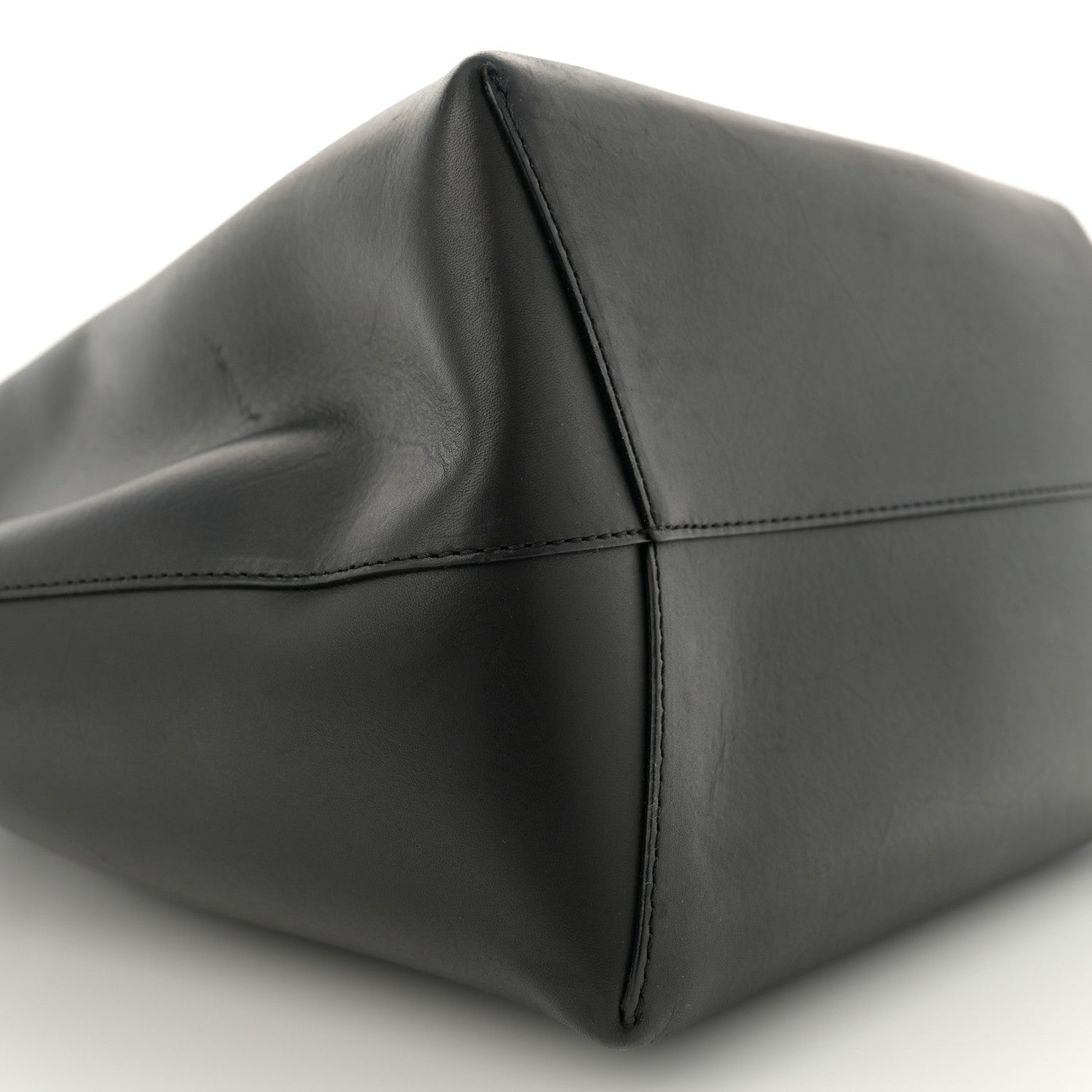 Vegetable Tanned Calfskin Bucket Bag Black Flamma